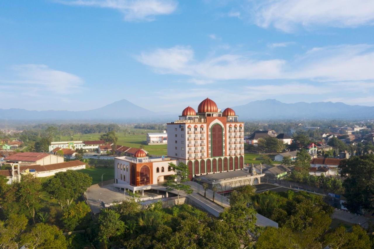 Alhambra Hotel & Convention, BW Signature Collection Tasikmalaya Exterior photo